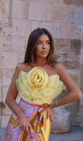 GELBES BLUMENTOP